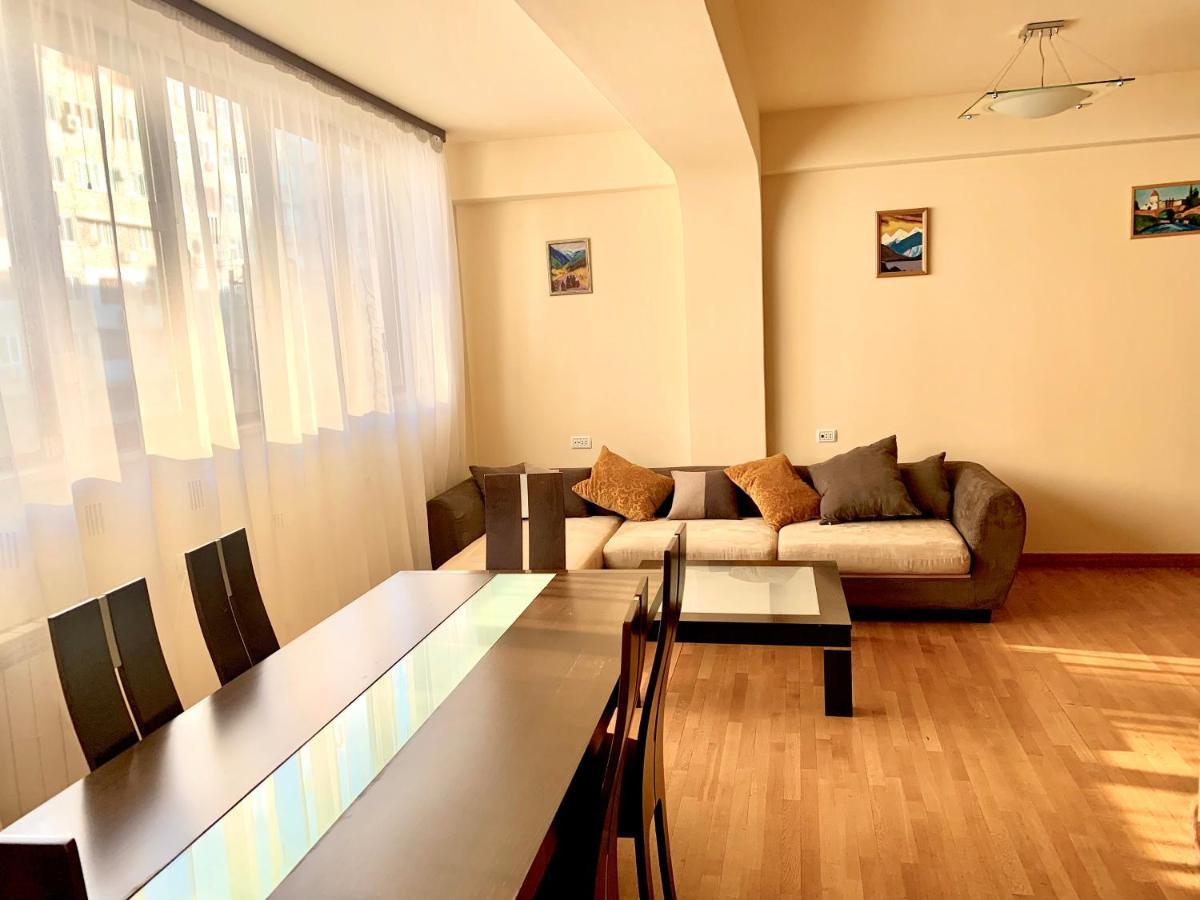 Apartment Amiryan Ереван Екстериор снимка